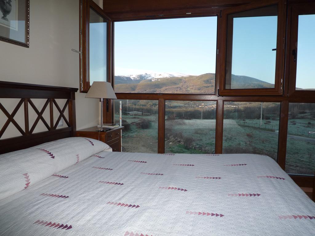 Apartamentos La Covatilla Neila de San Miguel Exterior photo